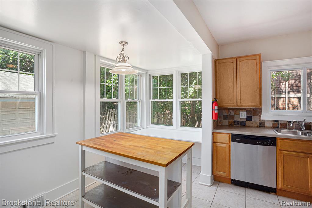 159 Alice Avenue, Bloomfield, MI 48302 — Photo 11
