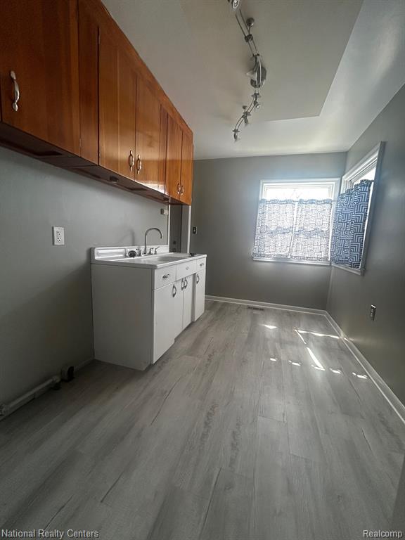 576 E BARRETT Avenue, Madison Heights, MI 48071 — Photo 10