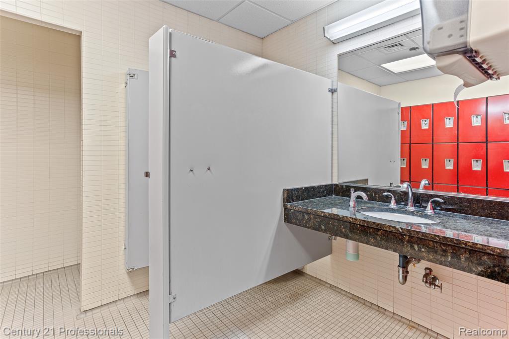 5000 Town Center, 1704, Southfield, MI 48075 — Photo 37