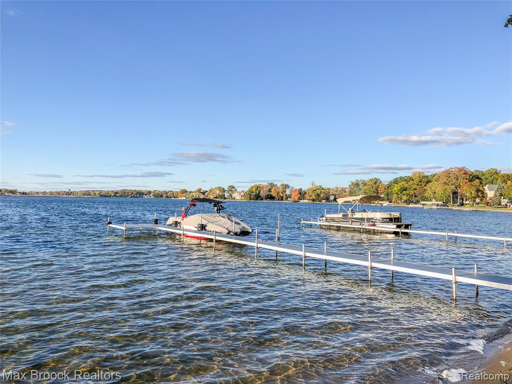 2085 Pontiac Drive, Sylvan Lake, MI 48320 — Photo 36