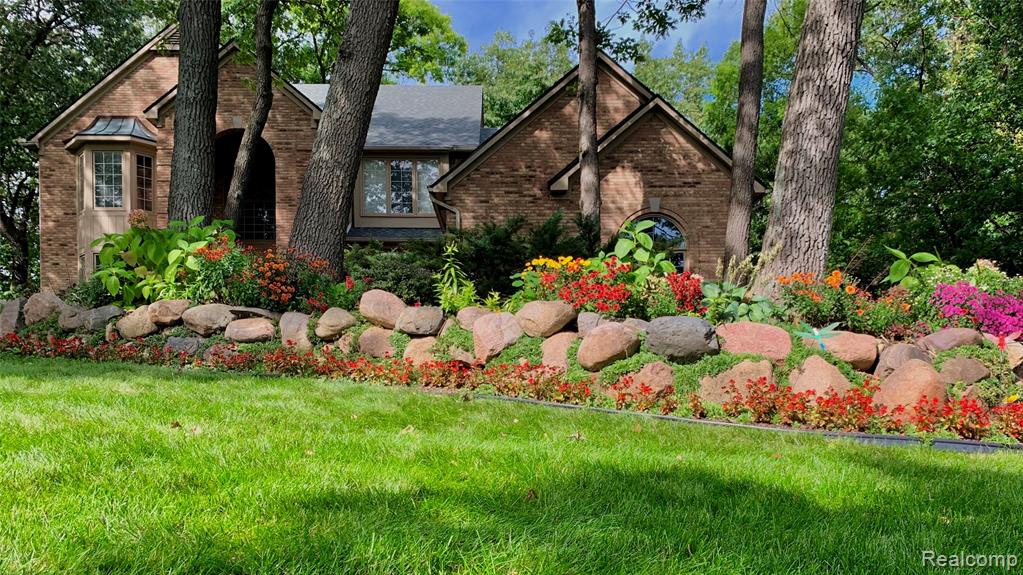 8110 High Point Trail, White Lake, MI — front exterior