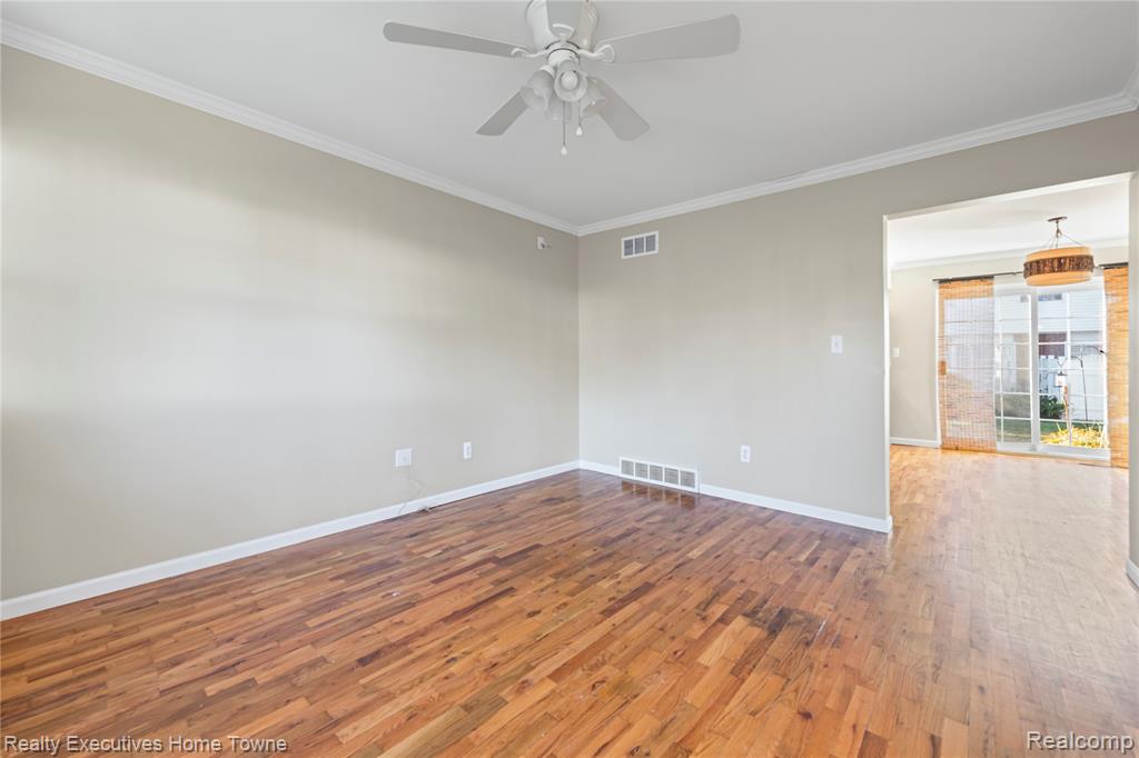 45709 Kensington, Utica, MI 48317 — Photo 6