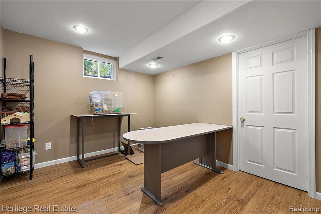 624 Glenmoor Drive, Oxford, MI 48371 — Photo 36