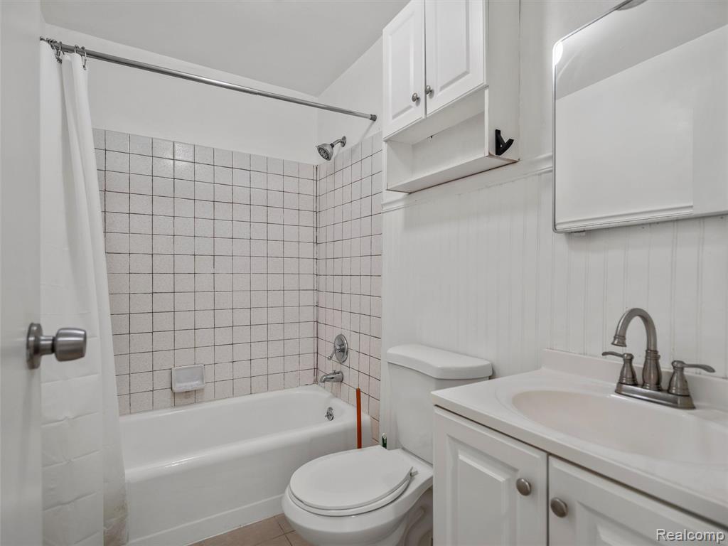 594 E Barrett Avenue, Madison Heights, MI 48071 — Photo 13