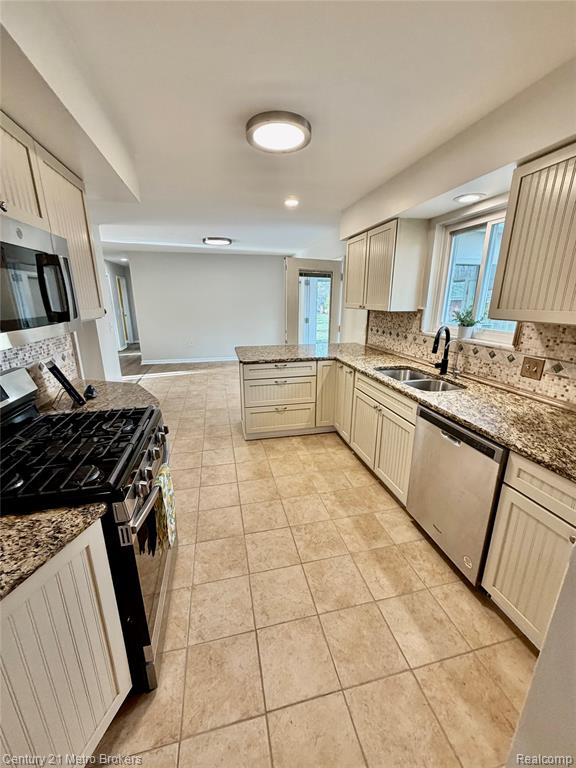 5221 Capri Lane, Flint, MI 48507 — Photo 9