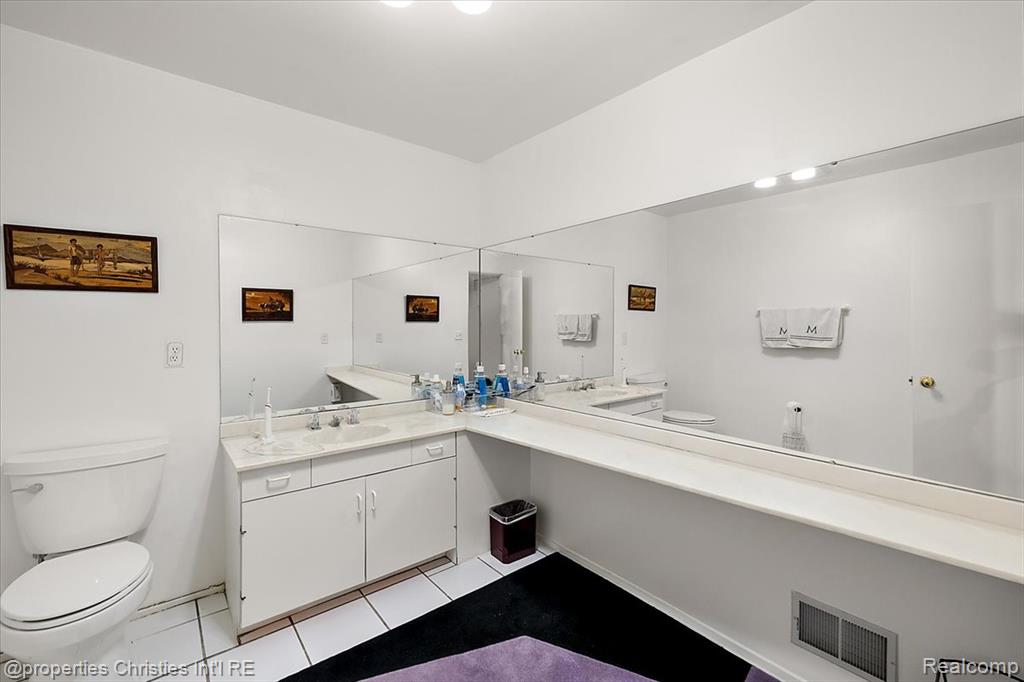 1808 Moors Court, Bloomfield Hills, MI, 48302