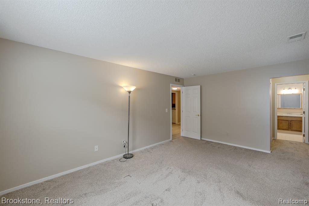 5078 Harbor Oak Drive, 40, Waterford, MI 48329 — Photo 22