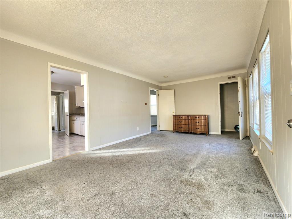 6147 Whitefield Street, Dearborn Heights, MI 48127 — Photo 8