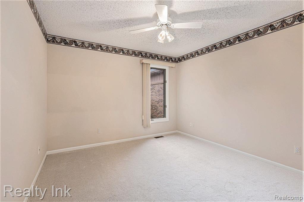 34978 WHITE PINE Trail, Farmington Hills, MI 48335 — Photo 11