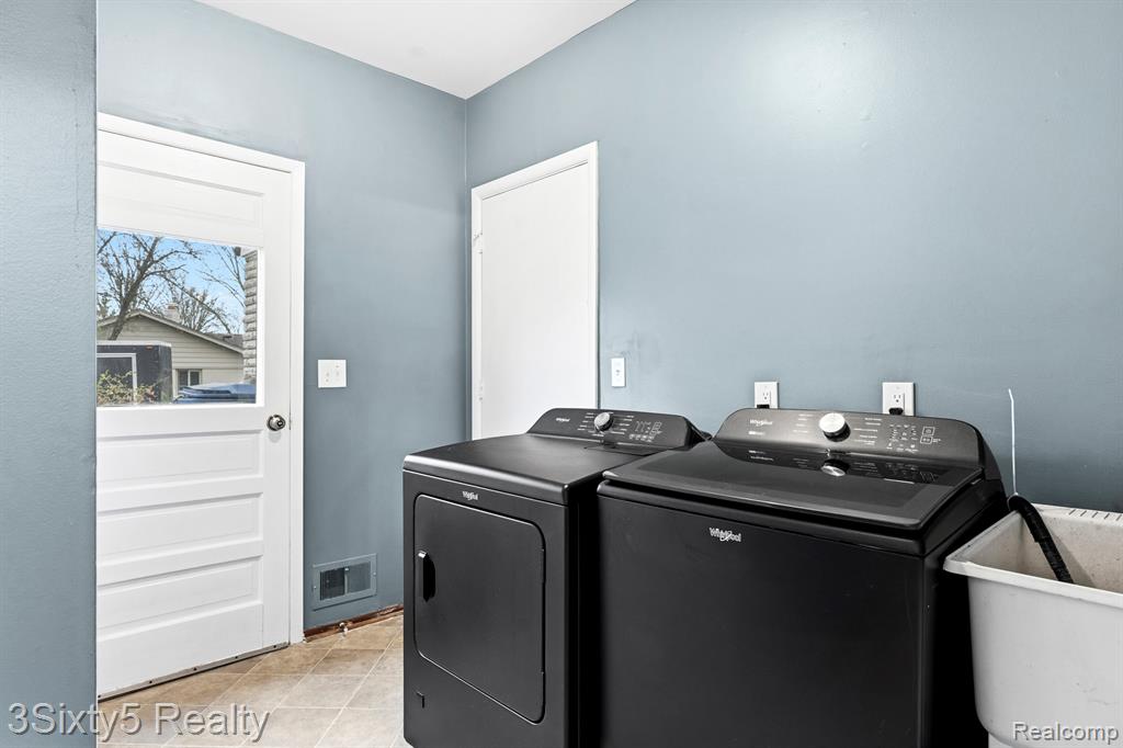 23577 W Newell Circle, Farmington, MI 48336 — Photo 17