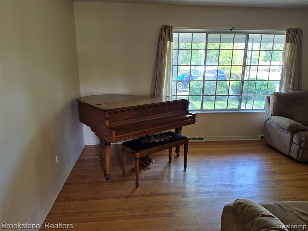4295 Sashabaw Road, Waterford, MI 48329 — Photo 13