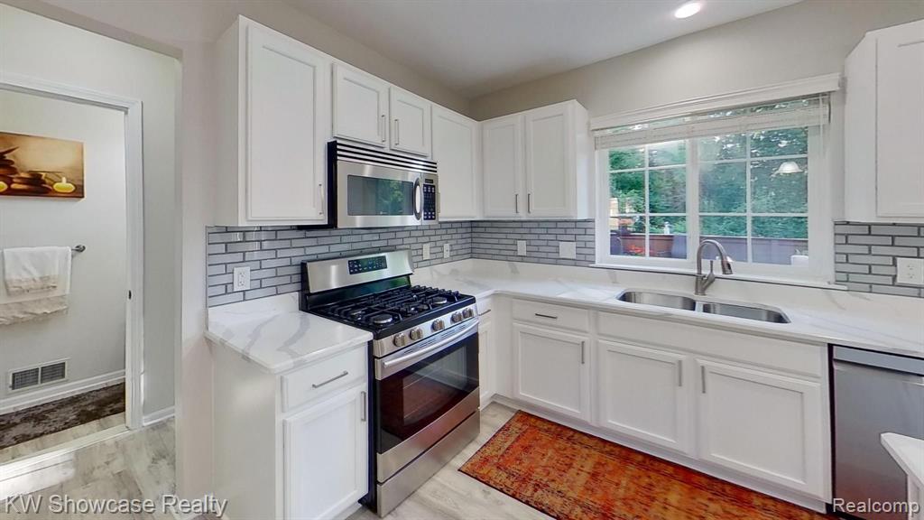 8258 HUMMINGBIRD Drive, Ypsilanti, MI 48197 — Photo 22