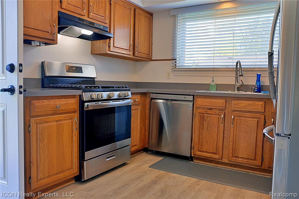36927 Heatherton Drive, Farmington, MI 48335 — Photo 7