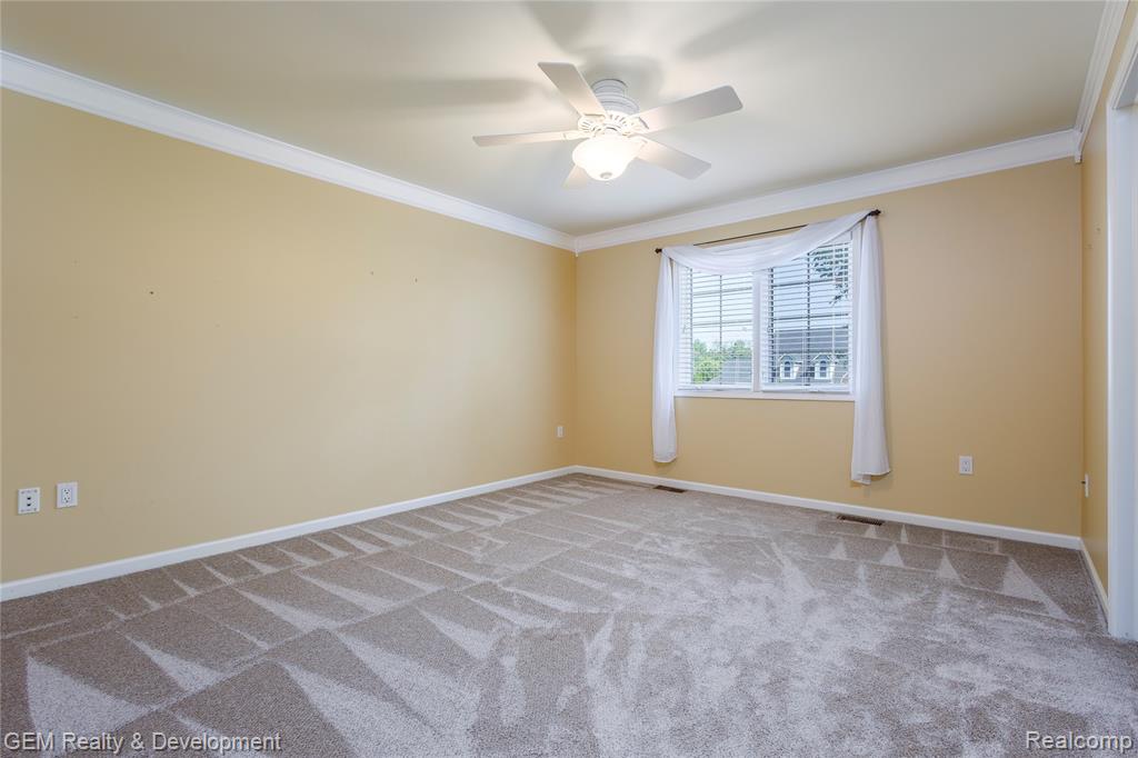 9054 Green Hickory Lane, Fenton, MI 48430 — Photo 30