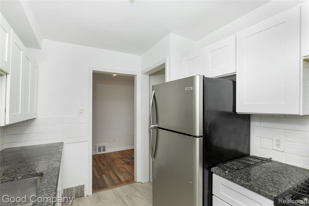 20747 Caledonia Avenue, Hazel Park, MI 48030 — Photo 11