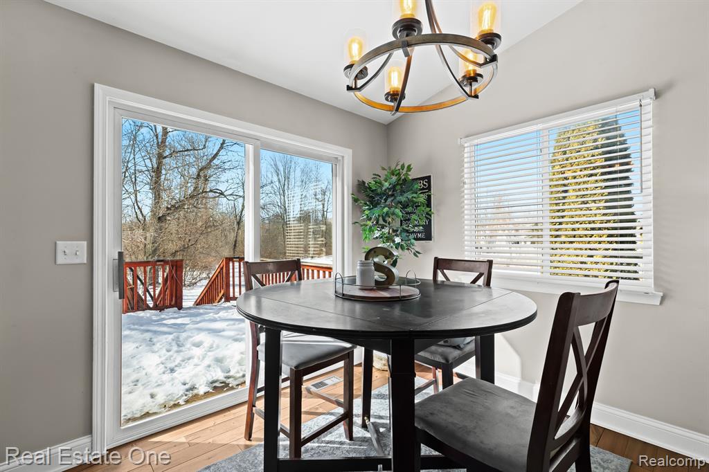 6581 WEDGEWOOD Court, Waterford, MI 48327 — Photo 11