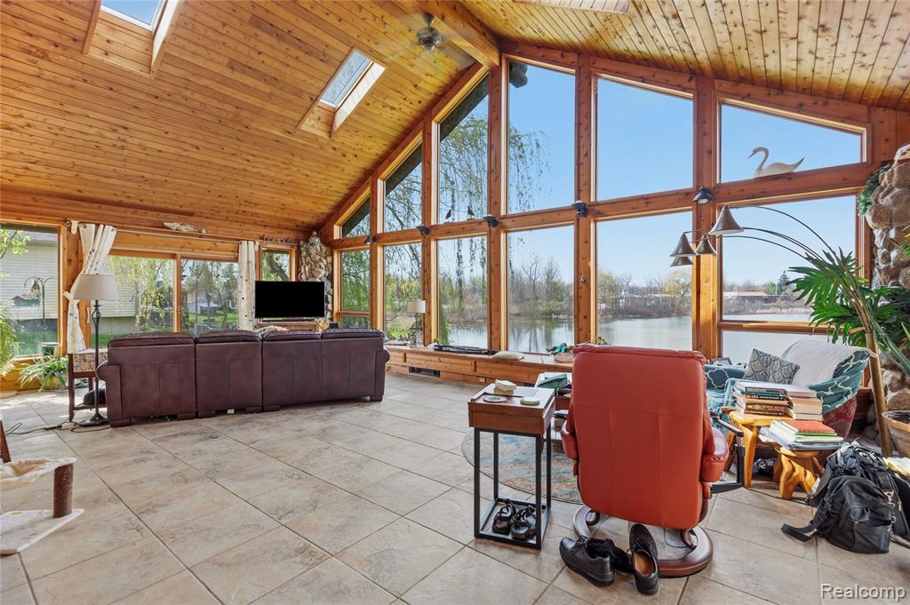 16280 Softwater Lake Drive, Linden, MI 48451 — Photo 9