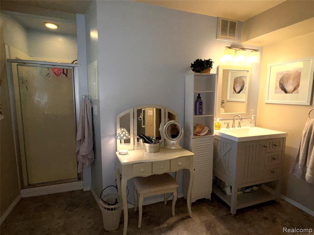 957 Miller Road N, Lake Orion, MI 48362 — Photo 23