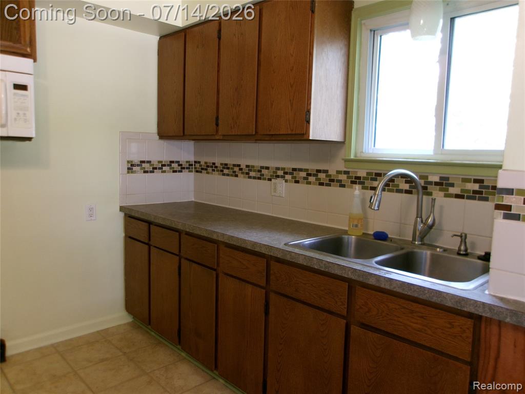 5620 Hipp Street, Dearborn Heights, MI 48125 — Photo 9