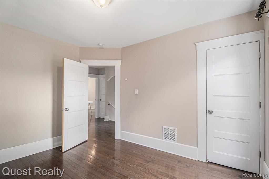 2499 BALDWIN Street, Detroit, MI 48214 — Photo 19