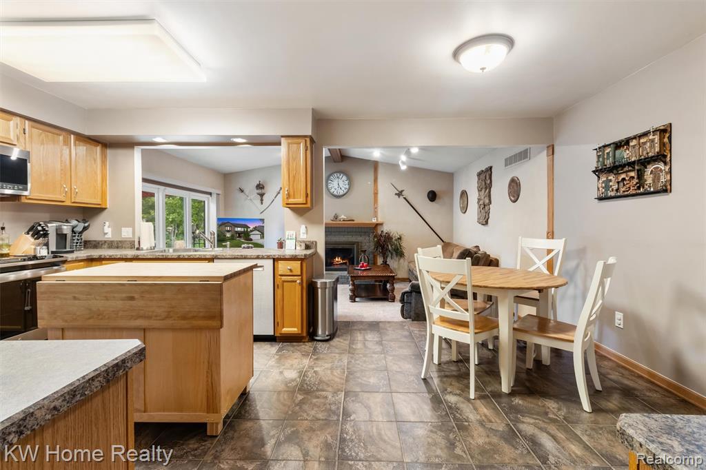 45095 Turnberry Court, Canton, MI 48188 — Photo 11