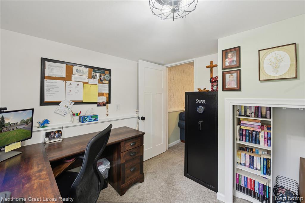 4098 Sam Snead Drive, Flint, MI 48506 — Photo 31