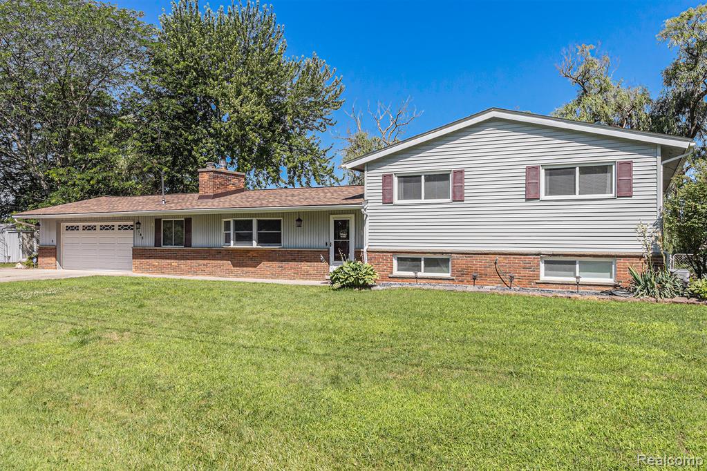 2145 Helmsford Drive, Wolverine Lake, MI 48390 — Photo 4
