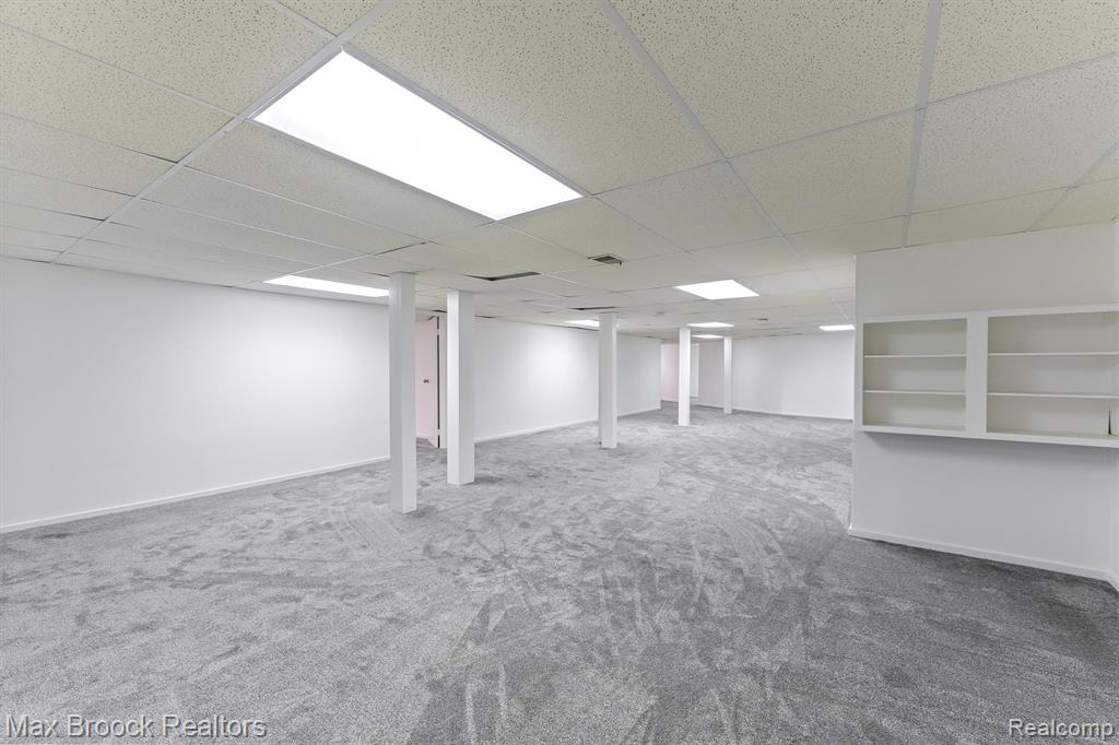 5725 Ridgewood Road, West Bloomfield, MI — Photo 30