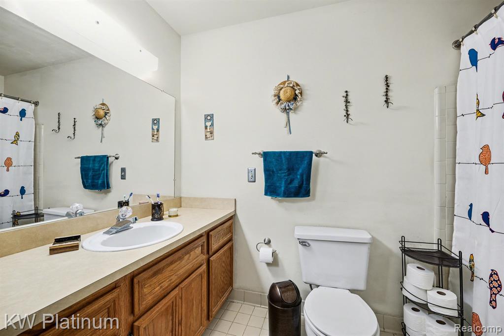 44566 N Bunker Hill Drive, 100, Clinton Twp, MI 48038 — Photo 12