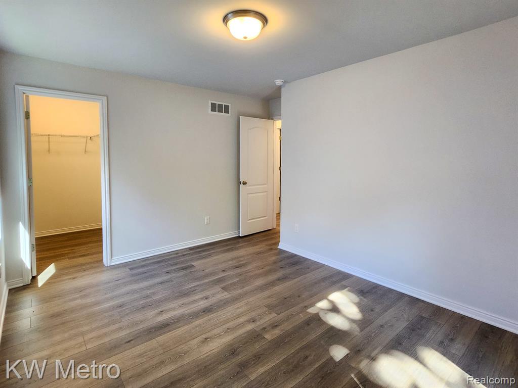 320 Whispering Pines Drive, 21, Fenton, MI 48430 — Photo 10