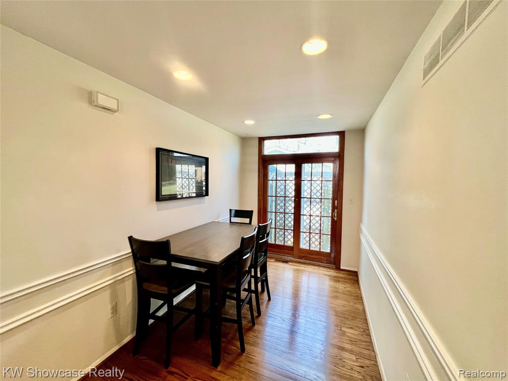 580 Elkinford Drive, White Lake, MI 48383 — Photo 18