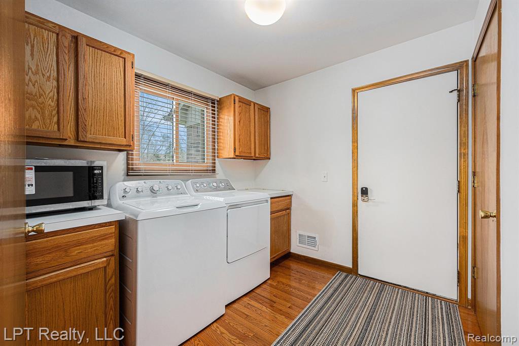 61867 WOODFIELD Way, Washington, MI — Photo 17