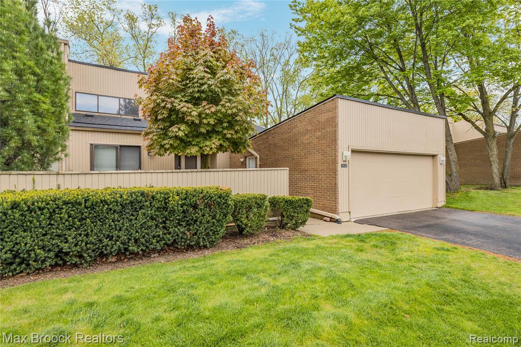 7432 Azalea Court, West Bloomfield, MI — Photo 29