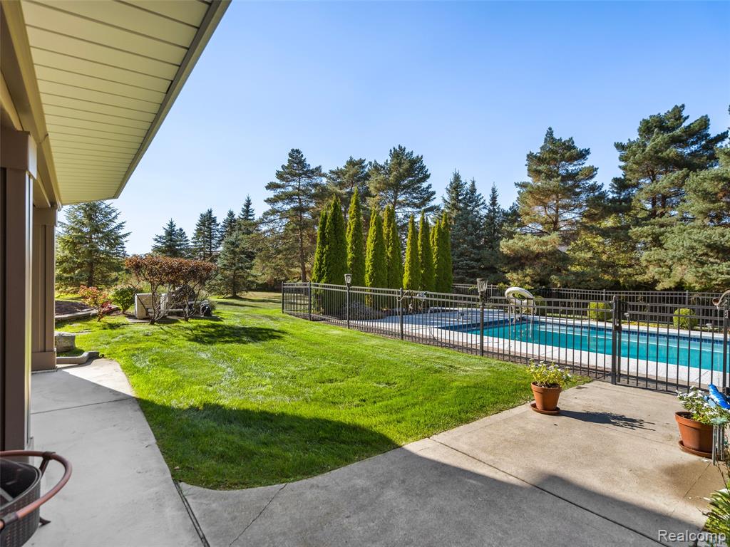 5724 Murfield Drive, Rochester, MI 48306 — Photo 24