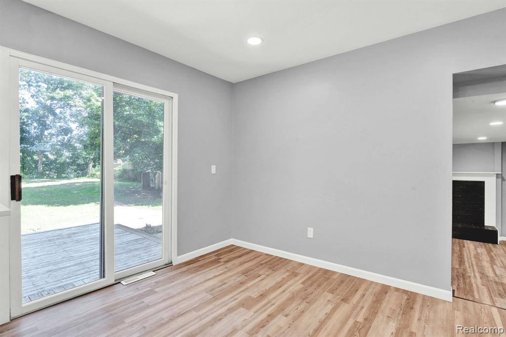 8962 Glasgow Drive, White Lake, MI — Photo 16