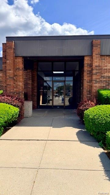 5080 W Bristol Road, Flint, MI 48507 — front exterior