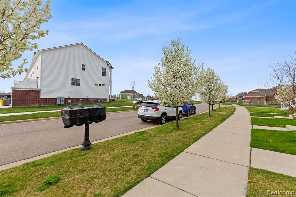 53743 CHAMPLAIN Street, Macomb, MI 48042 — Photo 11