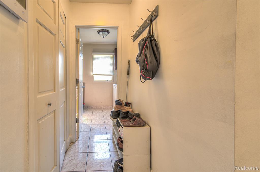 6460 Charles Drive, West Bloomfield, MI — Photo 25