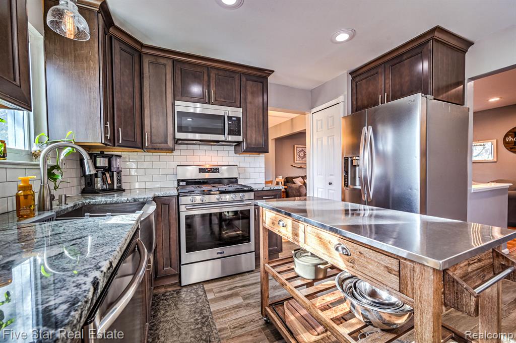 8838 Dublin Way, Sterling Heights, MI 48314 — Photo 18