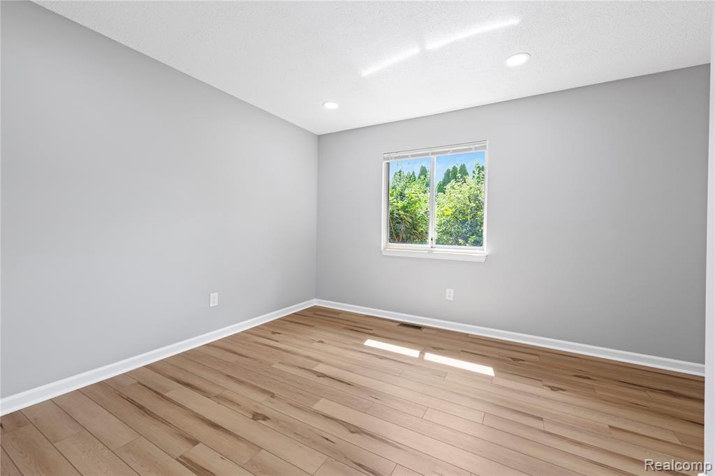 9662 Waterway Drive, Grosse Ile, MI 48138 — Photo 18