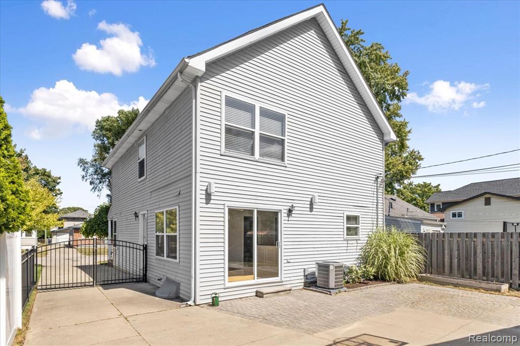 528 Marlin Avenue, Royal Oak, MI 48067 — Photo 38