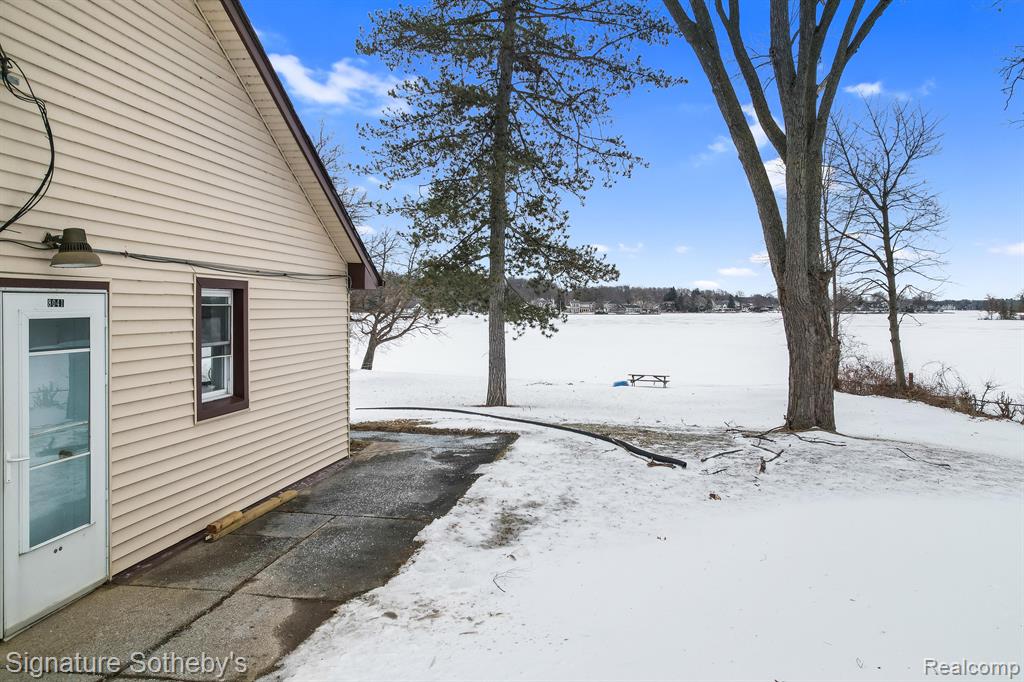 8041 GRAND RIVER Road, Brighton, MI 48114 — Photo 23