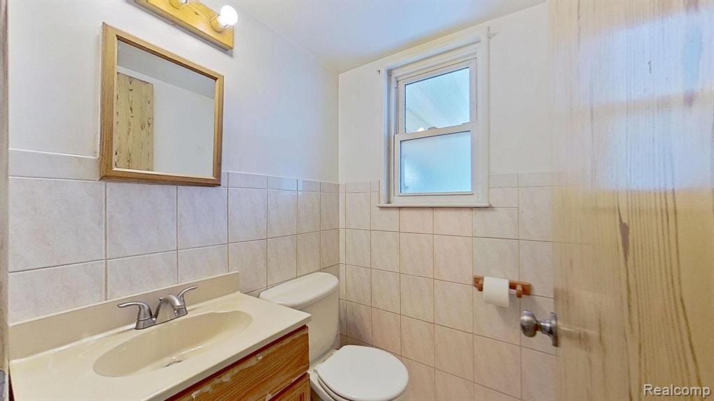 8252 Tinkler Road, Sterling Heights, MI 48312 — Photo 16