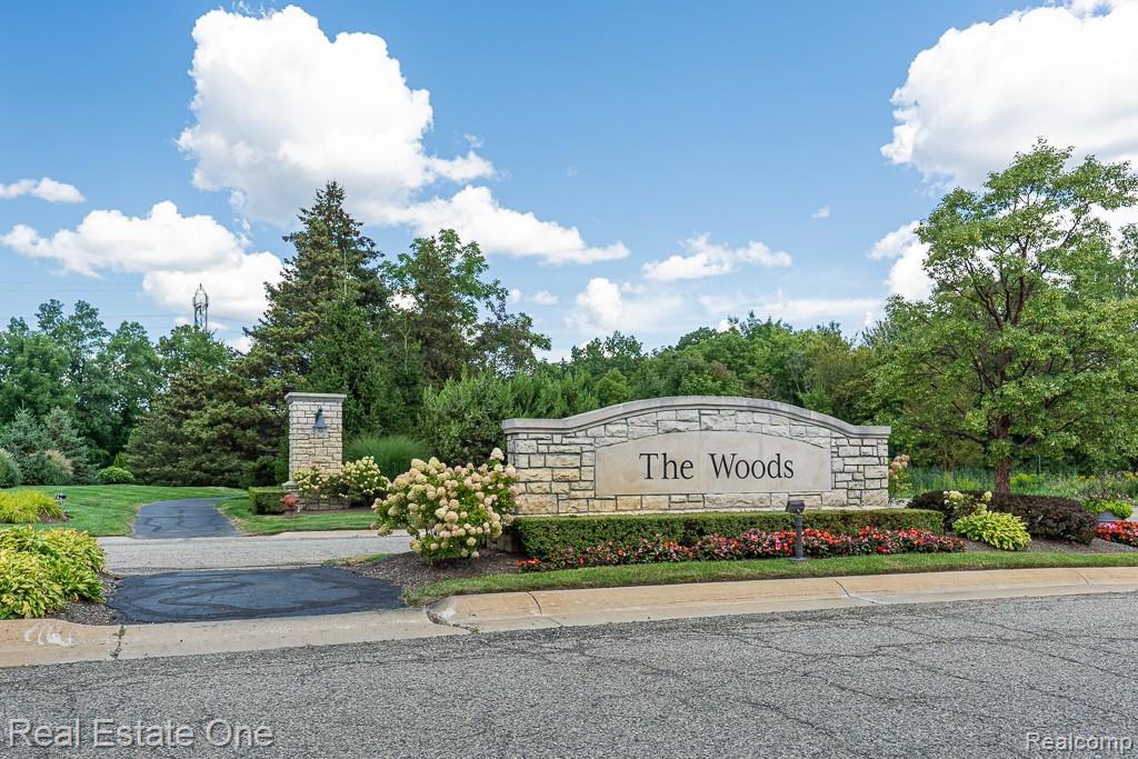 4595 Dunbar Court, Rochester, MI 48306 — Photo 3