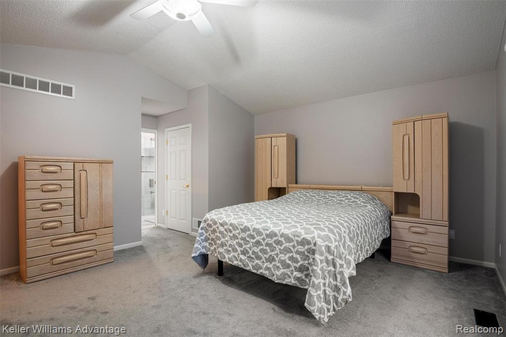 35173 Knollwood Lane, Farmington, MI 48335 — Photo 30