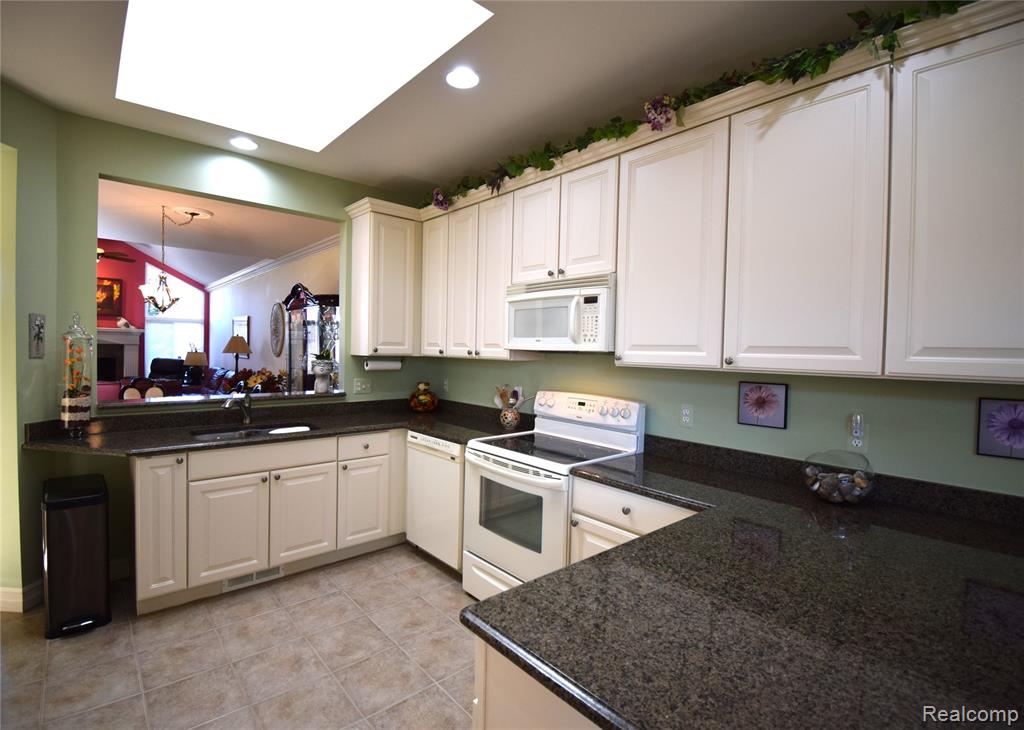 49257 Brodie Court, Macomb, MI 48042 — Photo 8