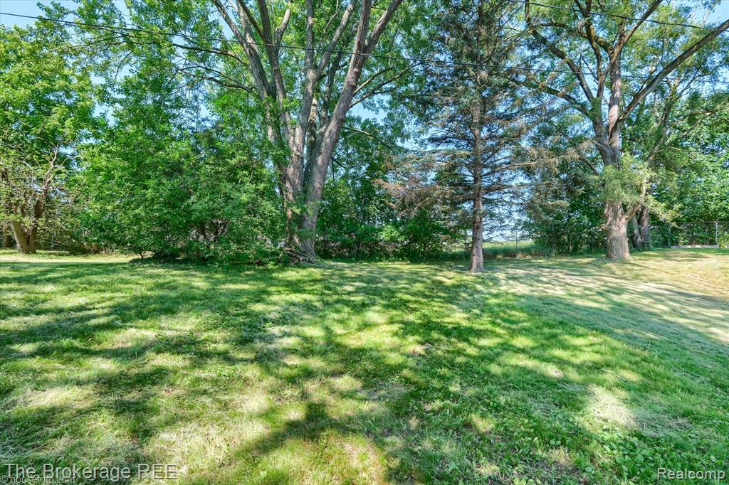 1401 Hillside Drive, Flint, MI 48532 — Photo 46