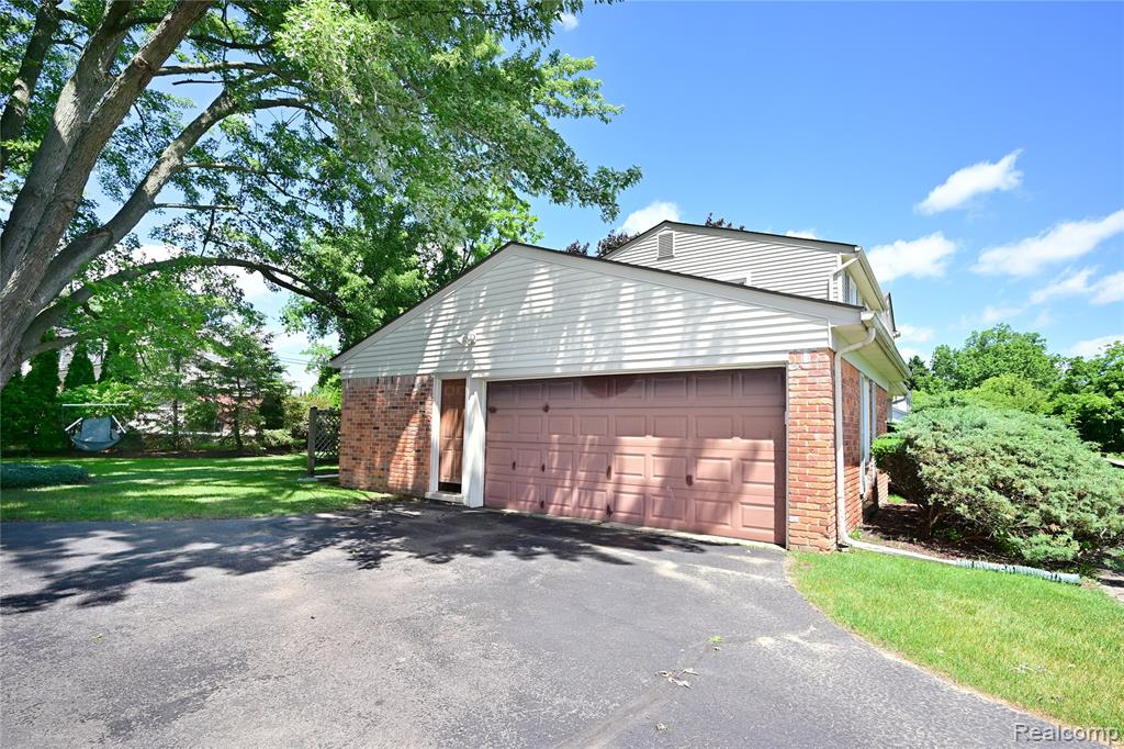 5888 Pentland Road, Bloomfield Hills, MI 48301 — Photo 38