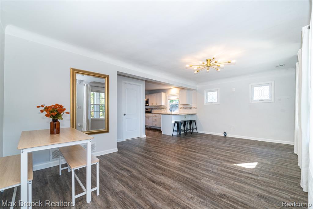 74 W Elza Avenue, Hazel Park, MI 48030 — Photo 4