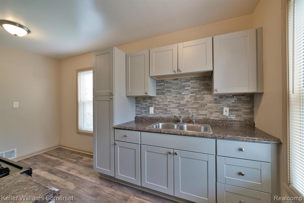 51 SPOKANE Drive, Pontiac, MI 48341 — Photo 32
